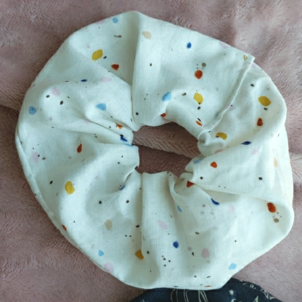 🪡 💙 Handmade Cotton Scrunchies! - Picture 5 of 7